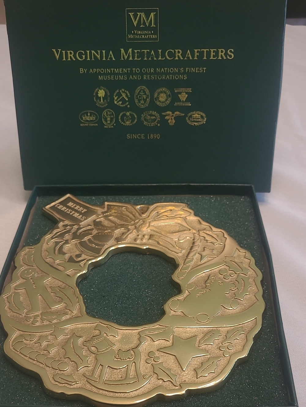 Vintage Virginia Metalcrafters Solid Brass Christmas Wreath Trivet. NIB - Picture 2 of 3